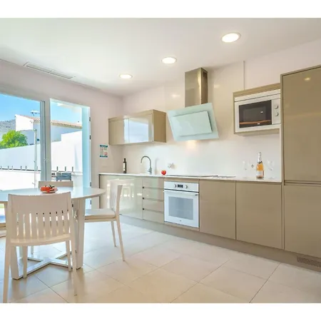 Del 4 By Interhome
